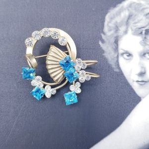Vintage Prong set blue rhinestone gold tone brooch